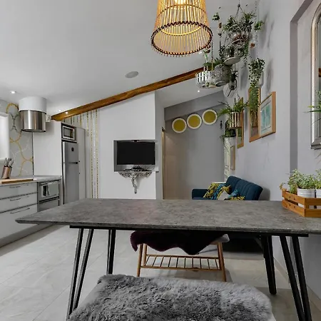 L & F Apartment